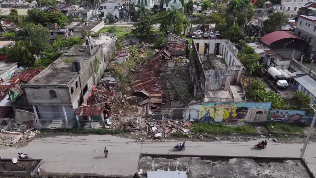 Cientos de haitianos siguen a la deriva tras terremoto