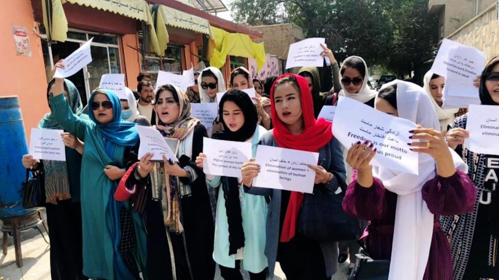 Protesta para pedir que niñas afganas vayan a la escuela