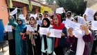 Protesta para pedir que niñas afganas vayan a la escuela