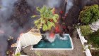 Dron graba lava cayendo en piscina de La Palma