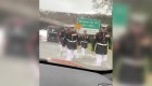 Marines aparecieron justo a tiempo para rescatarla