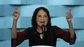 Dolores Huerta cita a Juárez sobre respeto al derecho ajeno