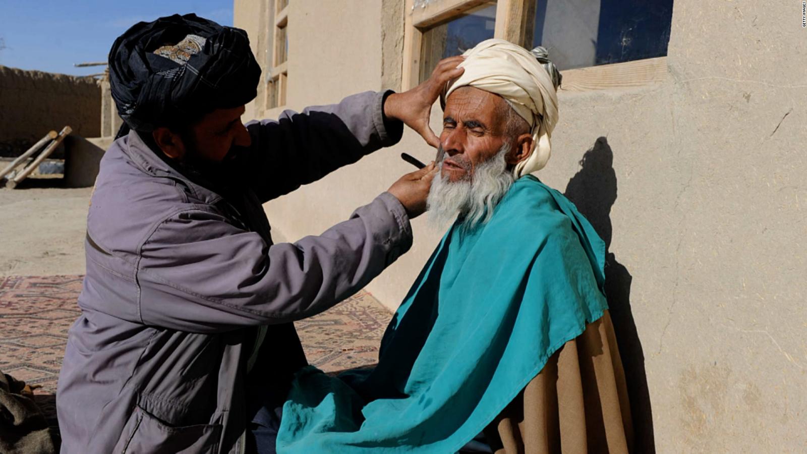 Talibanes proh ben afeitar barbas en una provincia afgana Video CNN