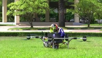Estudiantes en Camboya construyen un dron tripulado