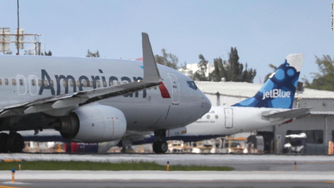 El Departamento de Justicia demandó a American Airlines y JetBlue por su alianza