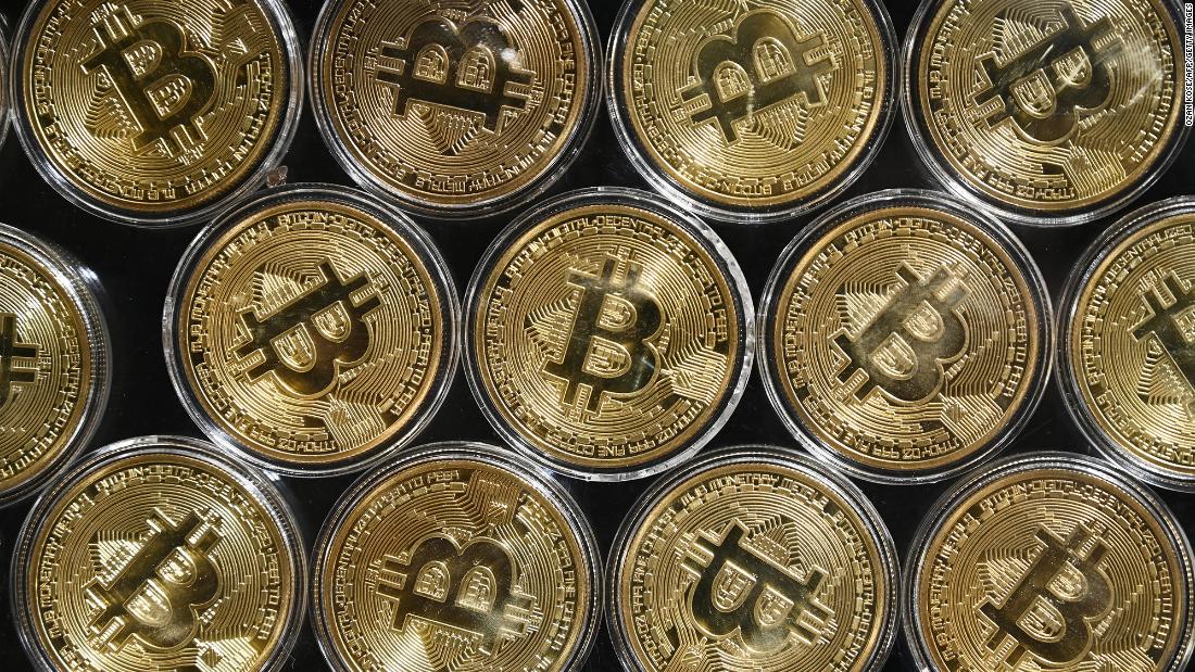 Bitcoin cae en su primer día de uso en El Salvador como moneda nacional