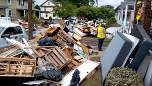 Comunidades alrededor de EE.UU. atraviesan el largo proceso de recuperación más de una semana después de la llegada del huracán Ida