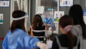 Casos de covid-19 en Corea del Sur en niveles récord mientras el país busca relajar las restricciones del virus