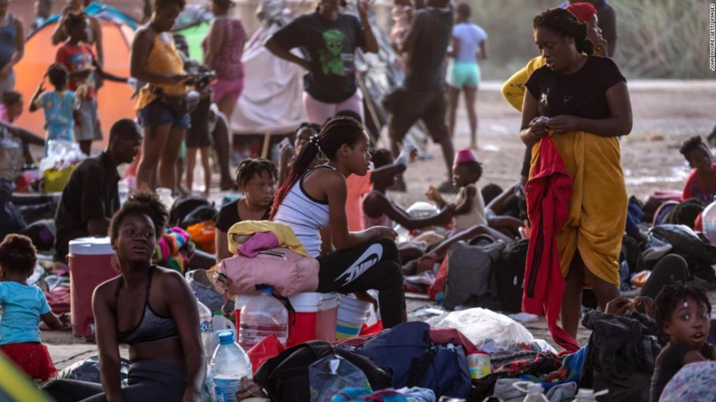 Por qué muchos miles de haitianos convergieron en la frontera entre Estados Unidos y México