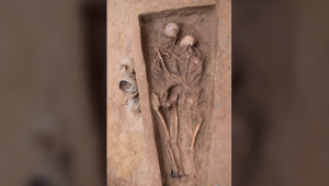 Arqueólogos descubren esqueletos en un abrazo eterno