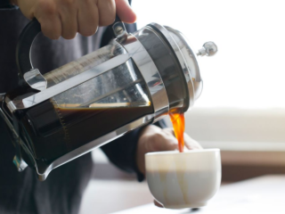 Prensa Francesa aprende a preparar café con este método