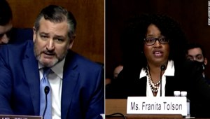 Debaten acaloradamente Ted Cruz y profesora en el Senado