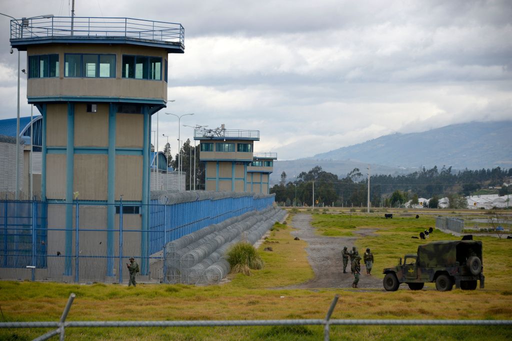 Enfrentamiento en cárcel ecuatoriana deja 24 muertos