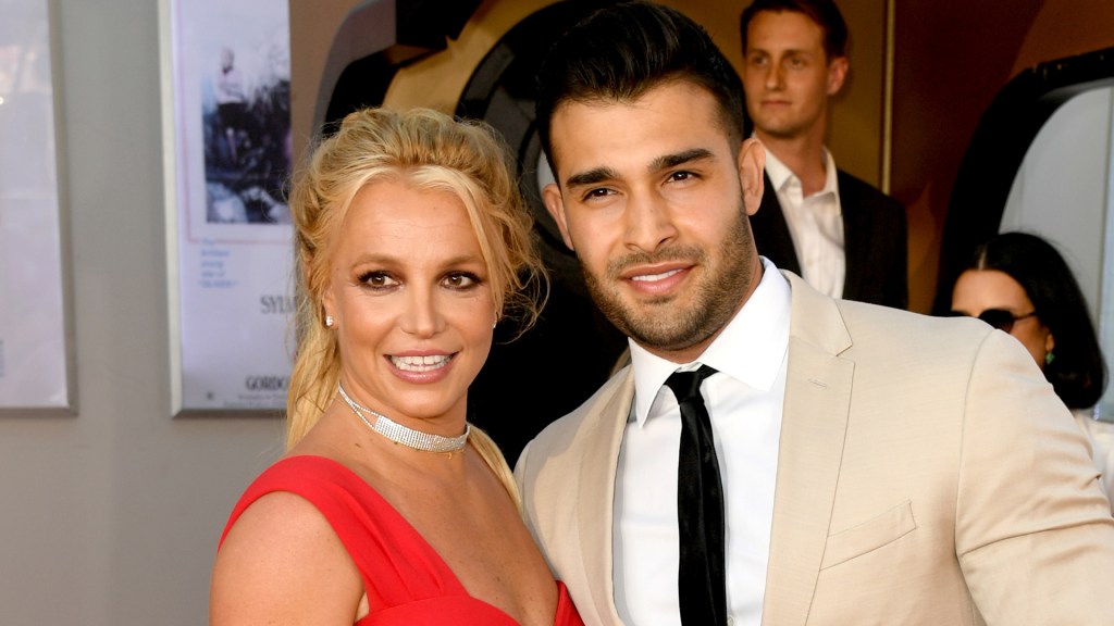 Britney Spears nos muestra su anillo y anuncia su compromiso con Sam Asghari