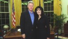 Lewinsky califica de "inapropiada" relación con Clinton