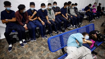 Biden: Cifra de niños detenidos en la frontera bajó a 504