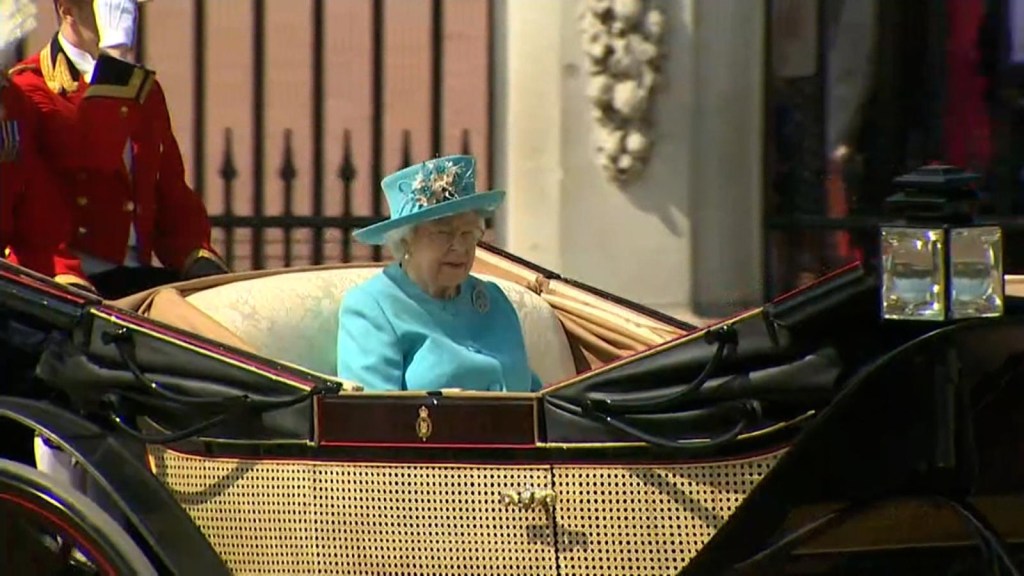 Reina Isabel II dice estar "irritada" y esta es la razón