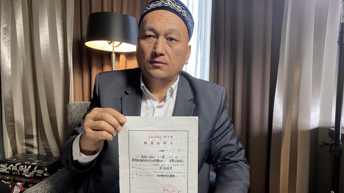 Detective exiliado tortura uigures China