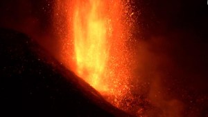 Volcán de La Palma intensifica su actividad