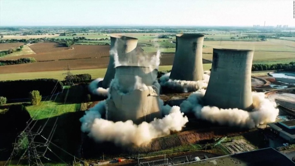 The exact moment of the demolition of four towers