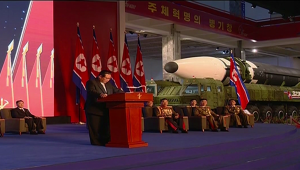 Kim Jong Un muestra poderío militar de Corea del Norte