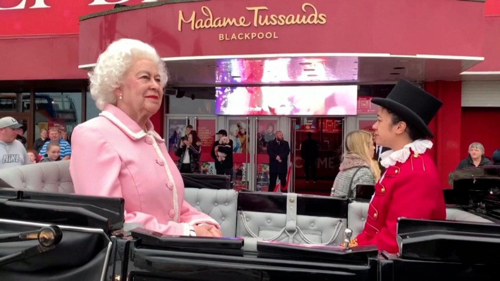 New wax figure of Queen Elizabeth debuts