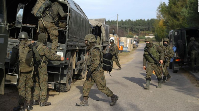 Polonia duplica soldados en frontera con Belarús