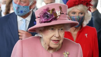 La reina Isabel II cancela viaje tras recomendación médica de descansar unos días