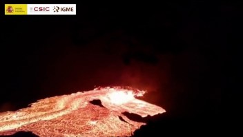 Indetenibles los ríos de lava del volcán Cumbre Vieja