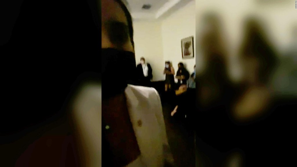 Diputada graba el interior del Congreso tras irrupción