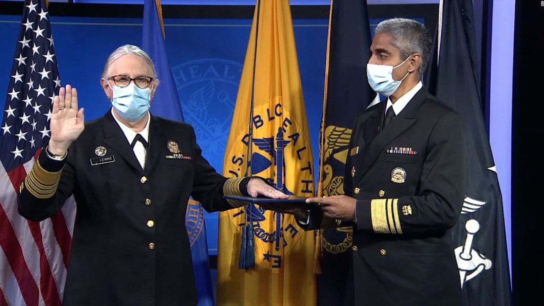 Dra. Levine rompe barreras como almirante transgénero
