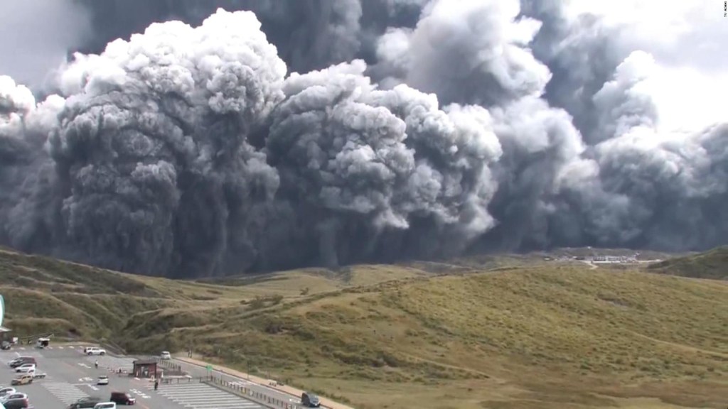 Volcán monte Aso entra en erupción en Japón: las primeras imágenes