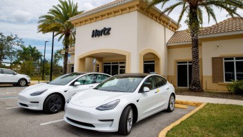Hertz solicita 100.000 autos Tesla para renta en EE.UU.