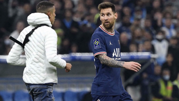 Un invasor le ahogó el grito de gol a Messi en Francia