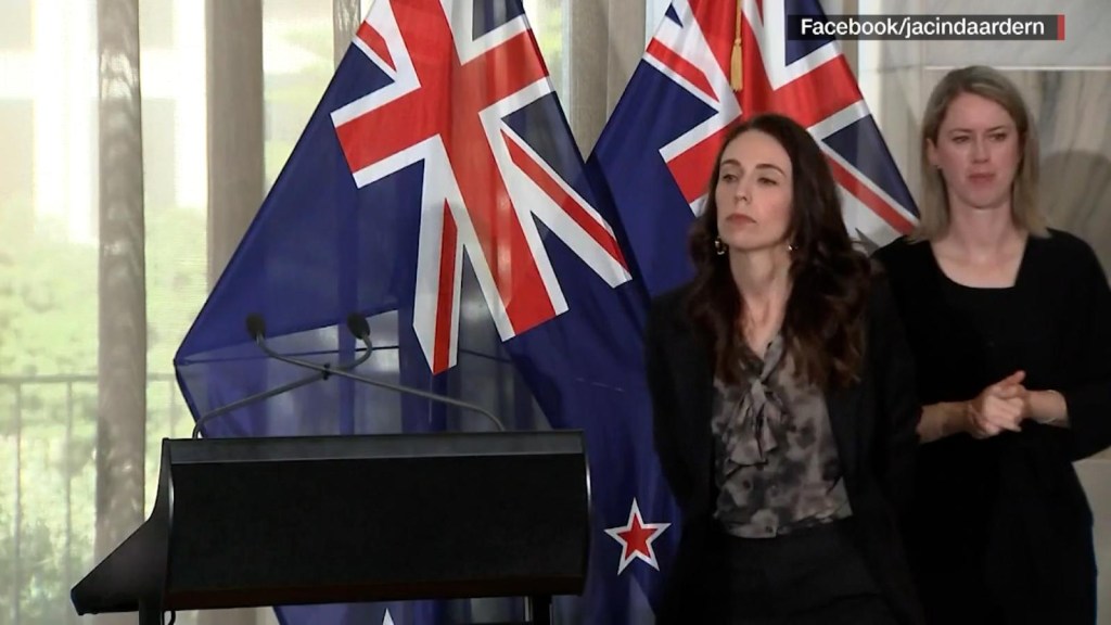 Primera ministra de Nueva Zelandia apartó a intérprete de lengua de signos