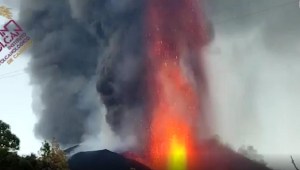 La furia del volcán de La Palma se intensifica en el día 38