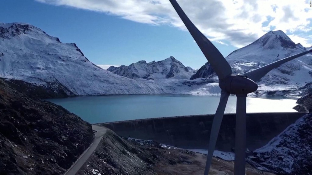 El cambio climatico en los glaciares suizos visto por un dron