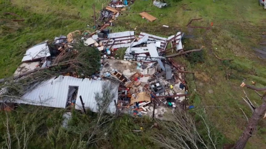 Fuerte tornado causa daños en Louisiana