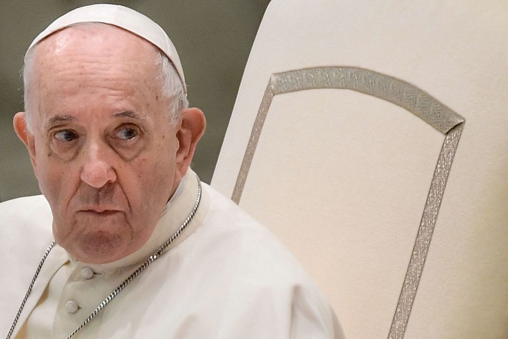 El papa Francisco defendió públicamente al exarzobispo de París, quien renunció recientemente