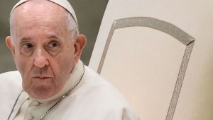 El papa Francisco defendió públicamente al exarzobispo de París, quien renunció recientemente