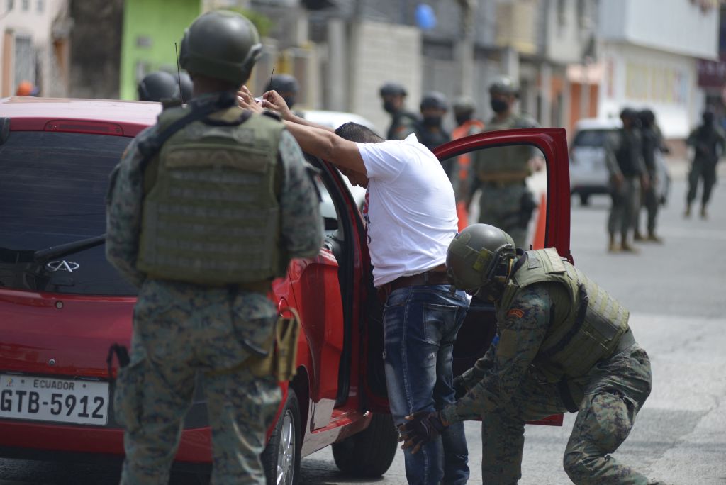 Por qué hay una ola de violencia en Ecuador?