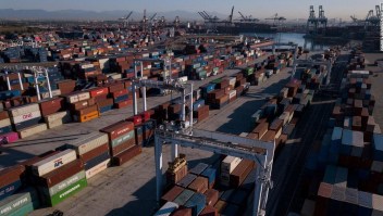 Los buques de carga están atascados en el puerto de California