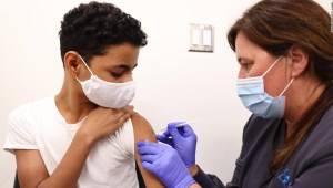 Vacunas covid-19 en adolescentes