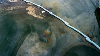 Orificio tubería derrame petróleo California