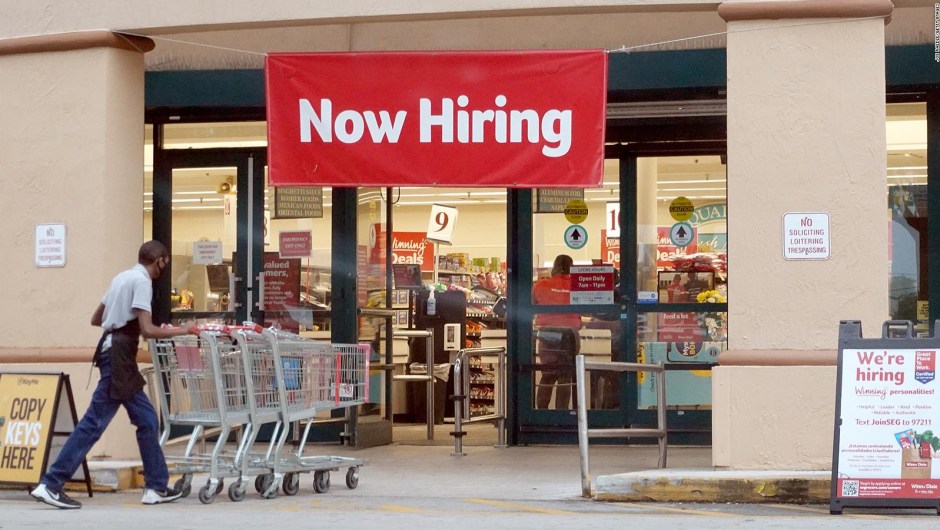 La economía de Estados Unidos creó más empleos de lo esperado en junio