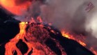 O leito do vulcão e seus rios vulcânicos são vistos por drones