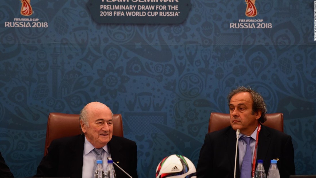 Acusan a Blatter y Platini de fraude