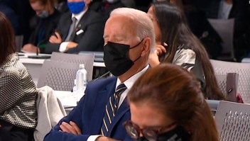 "¡El águila se duerme!": Biden parece dormitar en la COP26