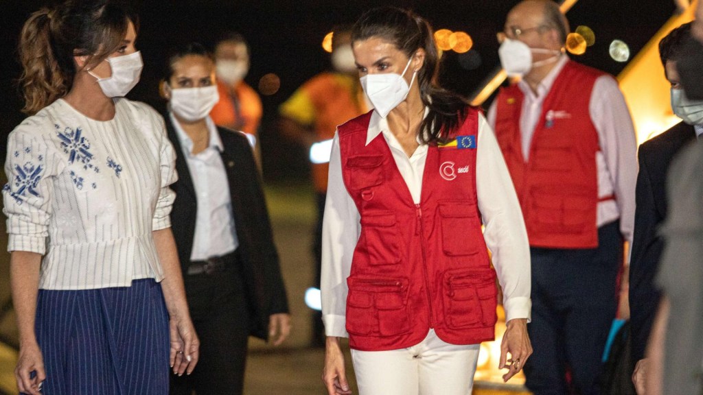 Queen Letizia's vest causes a stir in Paraguay