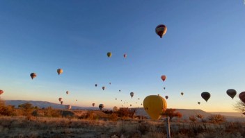 Danza de globos en el cielo de Capadocia, en Turquía